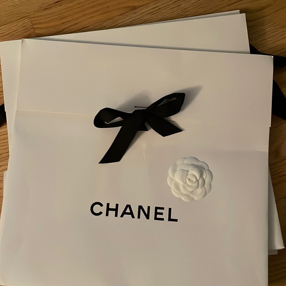 Chanel container